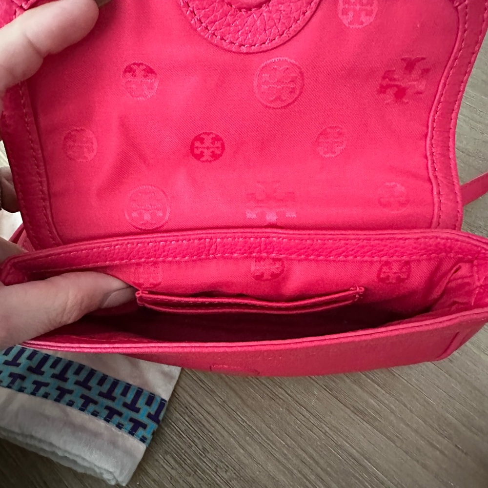 Tory Burch Amanda Leather Mini Crossbody Bag Red - Picture 4 of 5